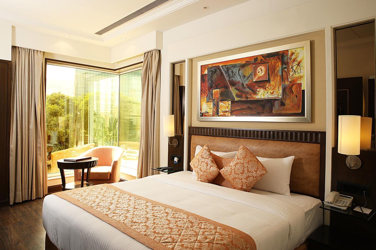 Inde Hotel Signature Tower Gurgaon Bagian luar foto