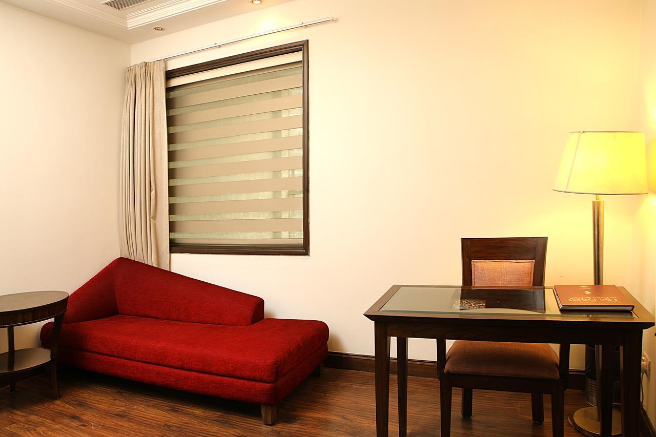 Inde Hotel Signature Tower Gurgaon Bagian luar foto