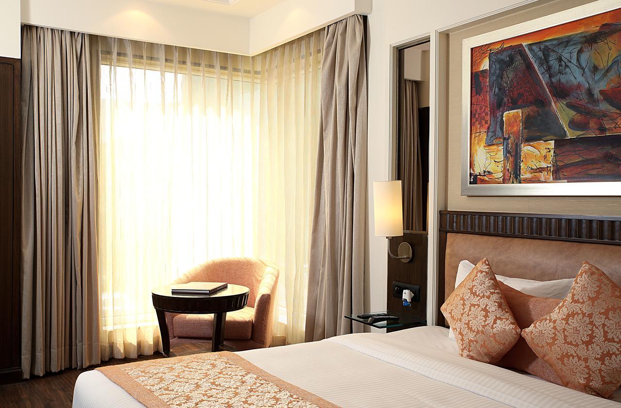 Inde Hotel Signature Tower Gurgaon Bagian luar foto