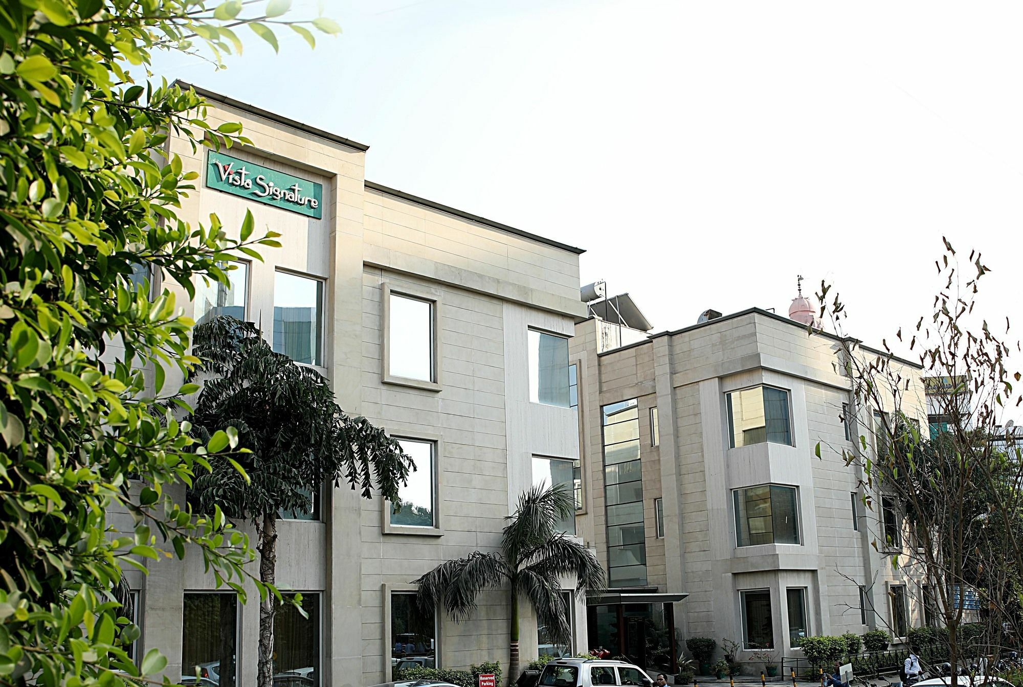 Inde Hotel Signature Tower Gurgaon Bagian luar foto