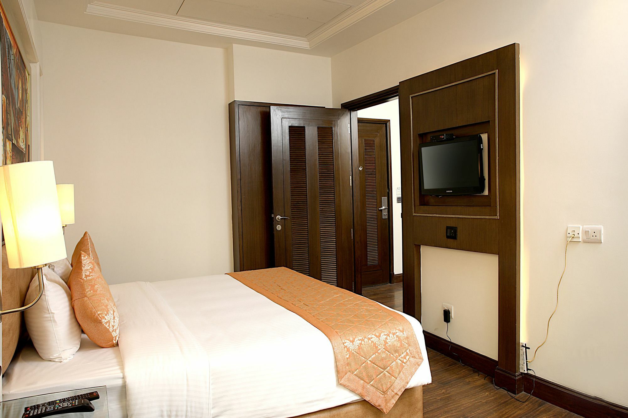 Inde Hotel Signature Tower Gurgaon Bagian luar foto