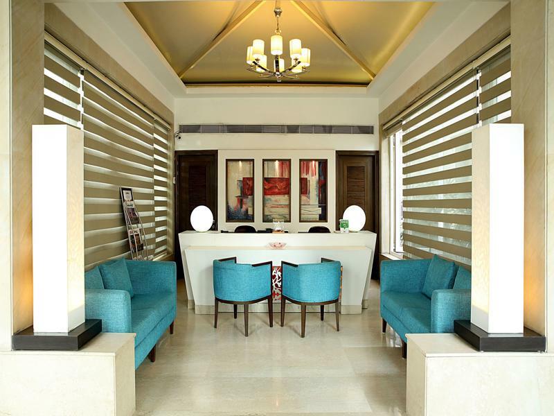Inde Hotel Signature Tower Gurgaon Bagian luar foto