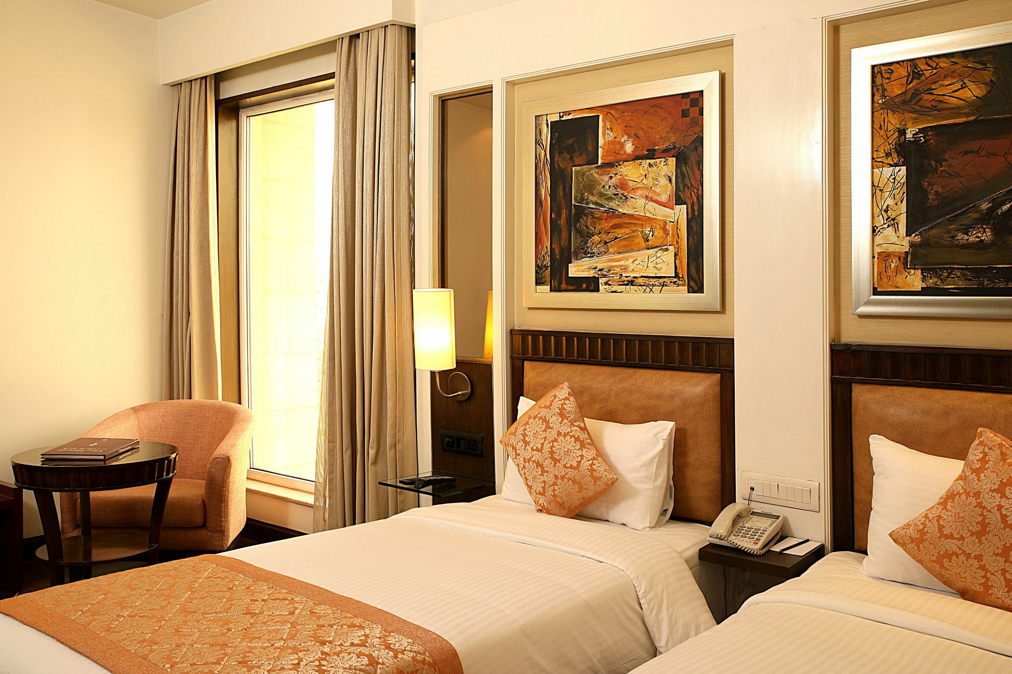 Inde Hotel Signature Tower Gurgaon Bagian luar foto