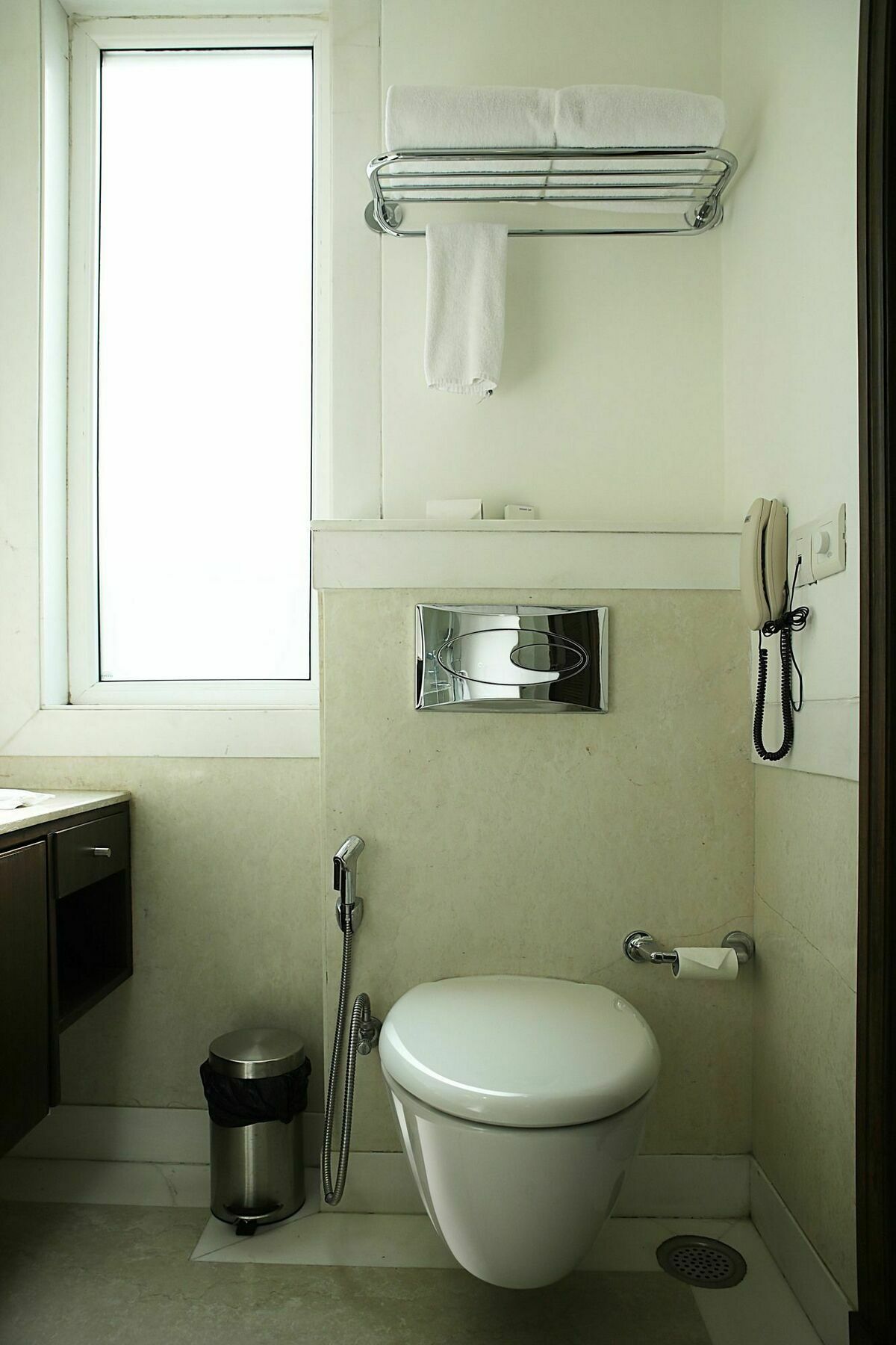 Inde Hotel Signature Tower Gurgaon Bagian luar foto
